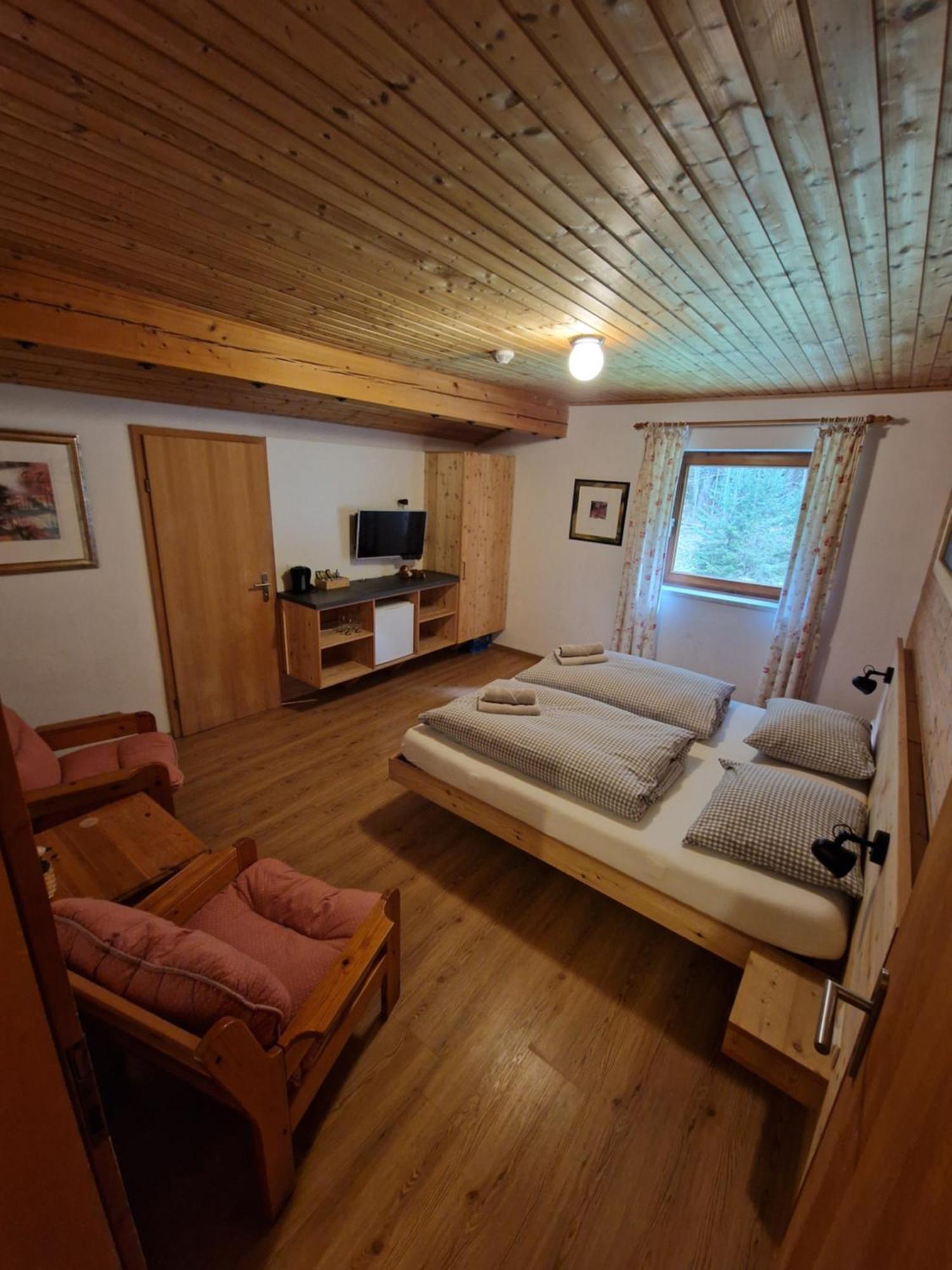 로이타쉬 Garni Baerenwirt B&B 외부 사진