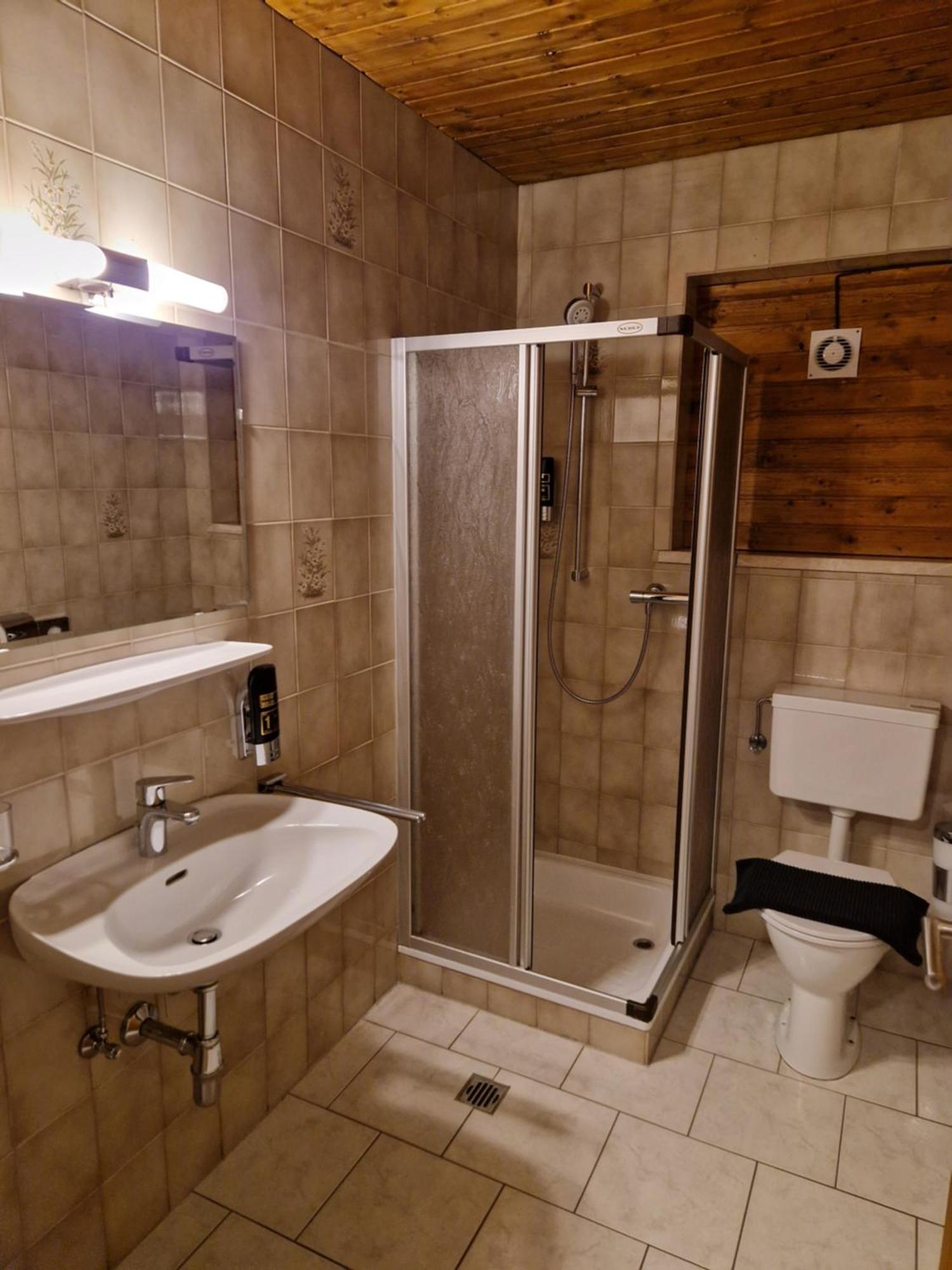 로이타쉬 Garni Baerenwirt B&B 외부 사진
